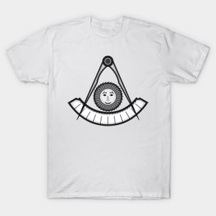 Compass, sun and protractor, Jewel of Grand  Master for Blue Lodge T-Shirt